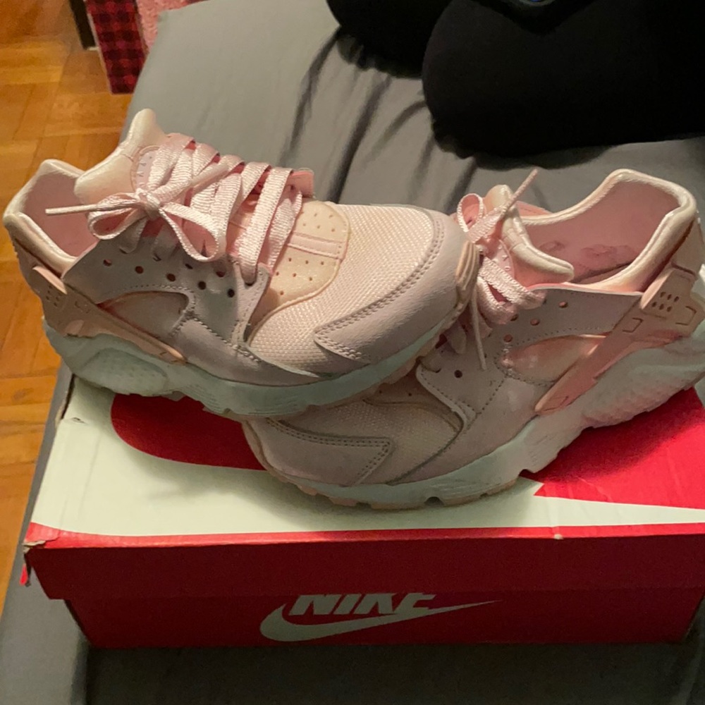 Nike huarache pink speakers size 5y us